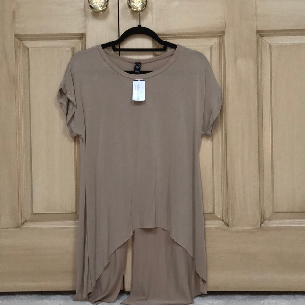 Short sleeve top. Open back